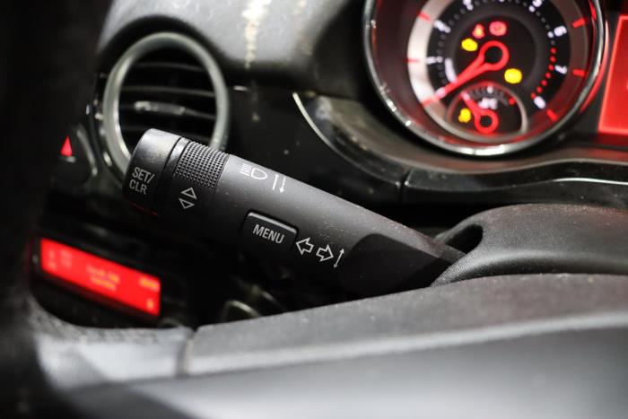 Opel Adam 1.2 16V Skrotfordon (2015, ROOD)