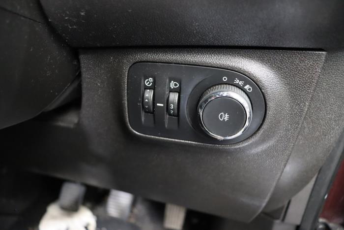 Opel Adam 1.2 16V Skrotfordon (2015, ROOD)