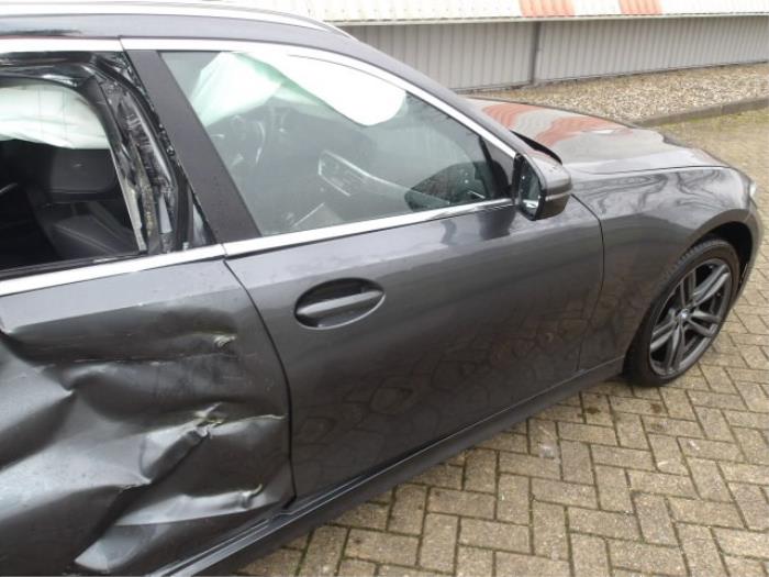 BMW 3 serie Touring 320i 2.0 TwinPower Turbo 16V Skrotfordon (2019, GRIJS METALLIC GRIJS)