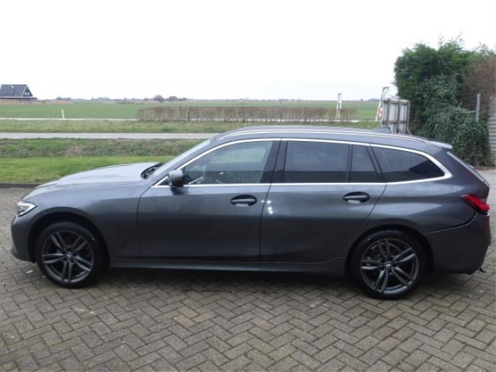 BMW 3 serie Touring 320i 2.0 TwinPower Turbo 16V Skrotfordon (2019, GRIJS METALLIC GRIJS)