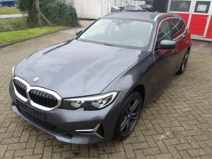 BMW 3 serie Touring 320i 2.0 TwinPower Turbo 16V Skrotfordon (2019, GRIJS METALLIC GRIJS)