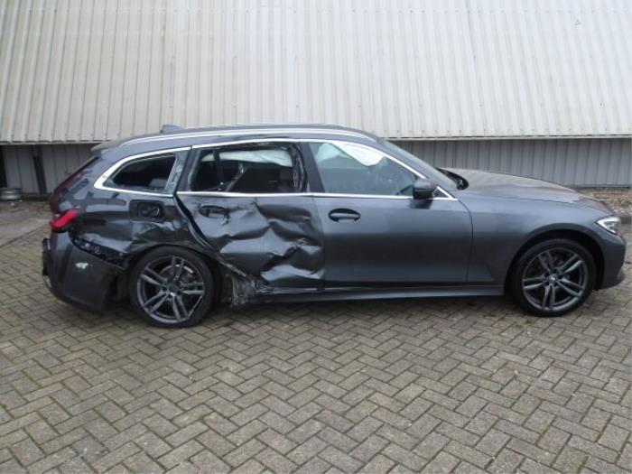BMW 3 serie Touring 320i 2.0 TwinPower Turbo 16V Skrotfordon (2019, GRIJS METALLIC GRIJS)