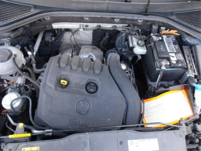 Volkswagen T-Roc I 1.5 TSI Evo BMT 16V Sloopvoertuig (2019, Metallic, Zilvergrijs)