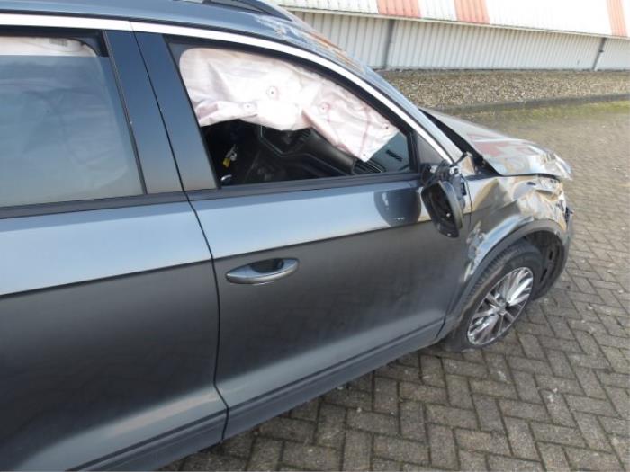 Volkswagen T-Roc I 1.5 TSI Evo BMT 16V Sloopvoertuig (2019, Metallic, Zilvergrijs)
