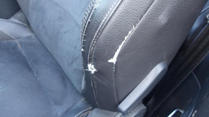 Volkswagen Golf VI Cabrio 1.6 TDI 16V BlueMotion Sloopvoertuig (2011, Metallic, Zwart)