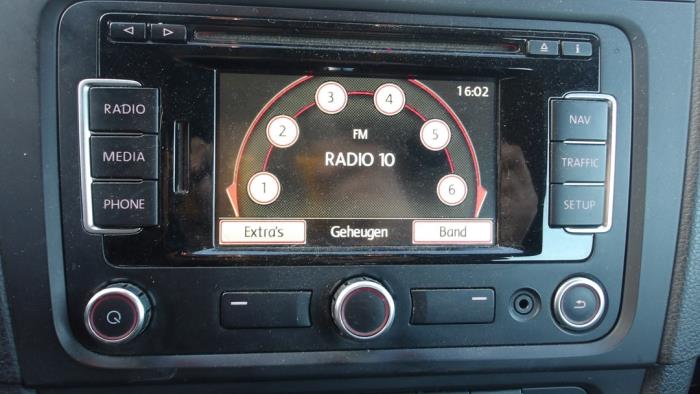 Volkswagen Golf VI Cabrio 1.6 TDI 16V BlueMotion Sloopvoertuig (2011, Metallic, Zwart)