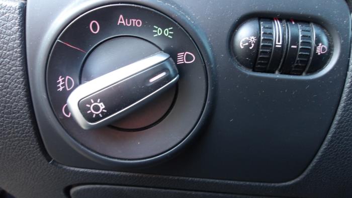 Volkswagen Golf VI Cabrio 1.6 TDI 16V BlueMotion Sloopvoertuig (2011, Metallic, Zwart)