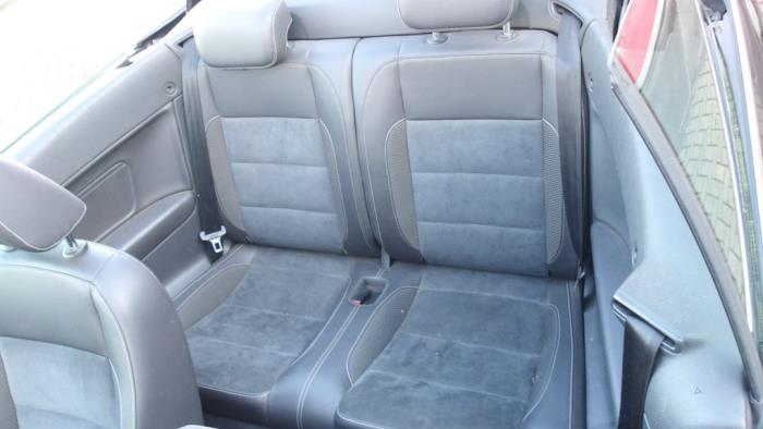 Volkswagen Golf VI Cabrio 1.6 TDI 16V BlueMotion Sloopvoertuig (2011, Metallic, Zwart)