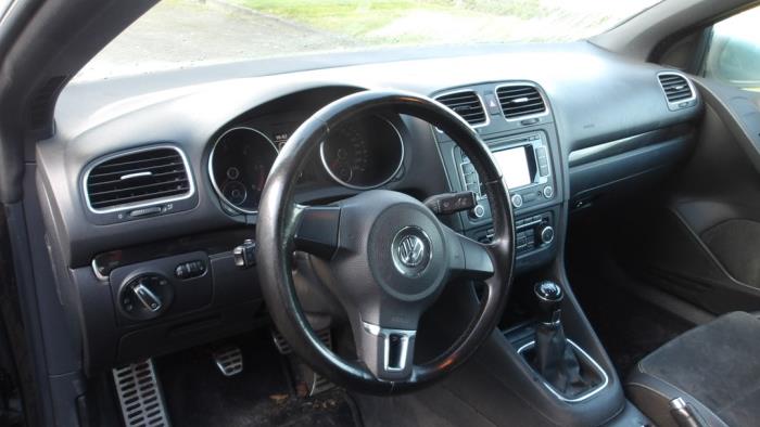 Volkswagen Golf VI Cabrio 1.6 TDI 16V BlueMotion Sloopvoertuig (2011, Metallic, Zwart)