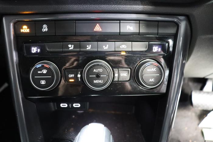 Volkswagen T-Roc I 1.5 TSI Evo BMT 16V Sloopvoertuig (2021, Metallic, Blauw)