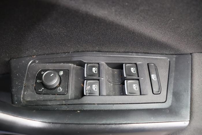 Volkswagen T-Roc I 1.5 TSI Evo BMT 16V Sloopvoertuig (2021, Metallic, Blauw)