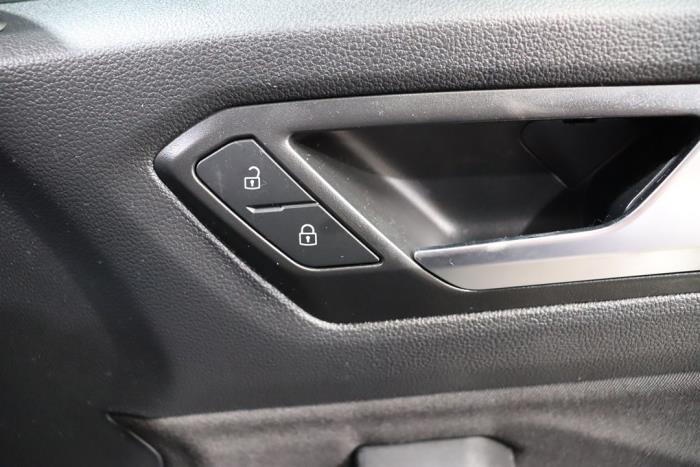 Volkswagen T-Roc I 1.5 TSI Evo BMT 16V Sloopvoertuig (2021, Metallic, Blauw)