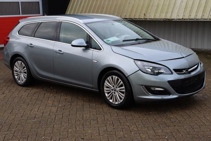 Opel Astra J Sports Tourer 1.7 CDTi 16V Skrotfordon (2013, GRIJS)
