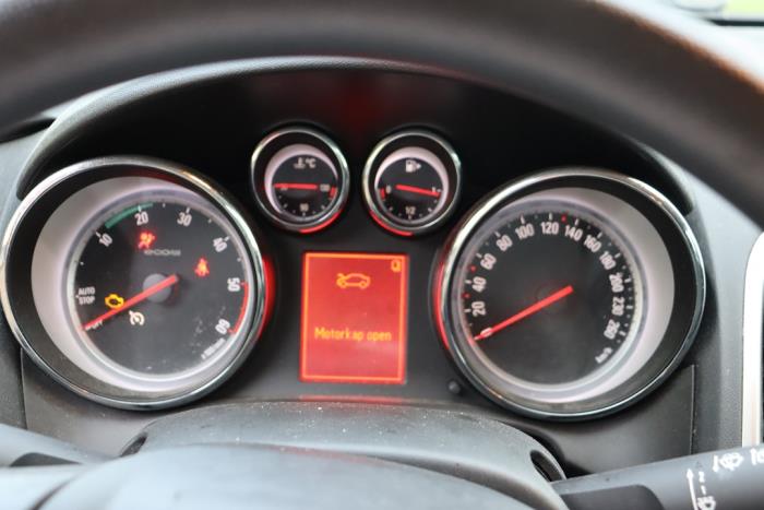 Opel Astra J Sports Tourer 1.7 CDTi 16V Skrotfordon (2013, GRIJS)