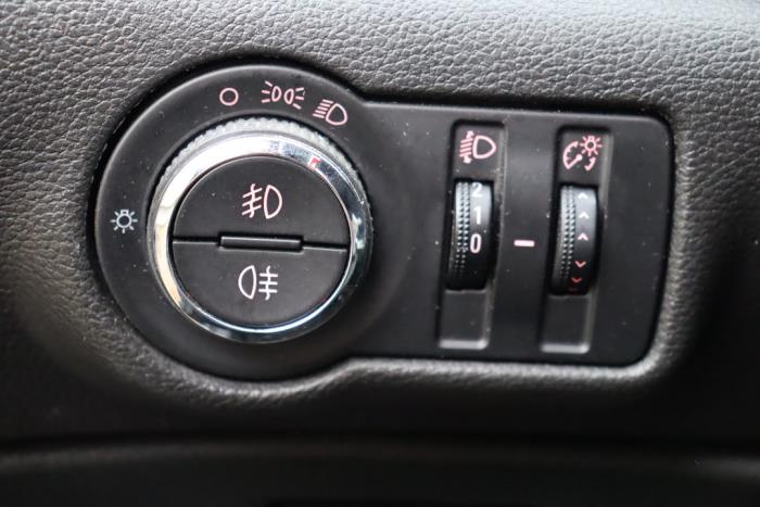 Opel Astra J Sports Tourer 1.7 CDTi 16V Skrotfordon (2013, GRIJS)