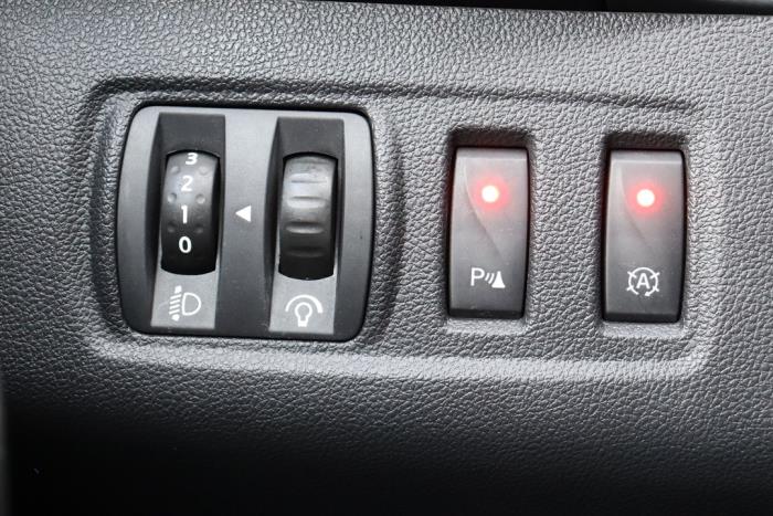 Renault Clio IV Estate/Grandtour 0.9 Energy TCE 90 12V Sloopvoertuig (2017, Rood)