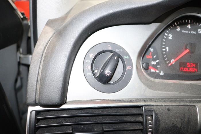 Audi A6 Avant 4.2 V8 40V FSI Quattro Skrotfordon (2006, GRIJS)