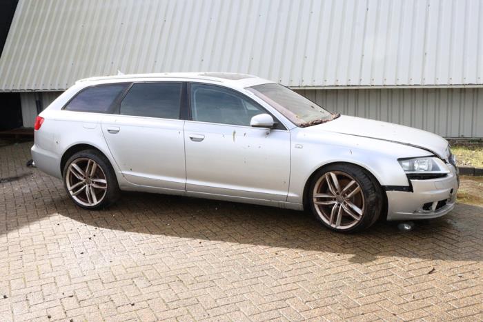 Audi A6 Avant 4.2 V8 40V FSI Quattro Skrotfordon (2006, GRIJS)