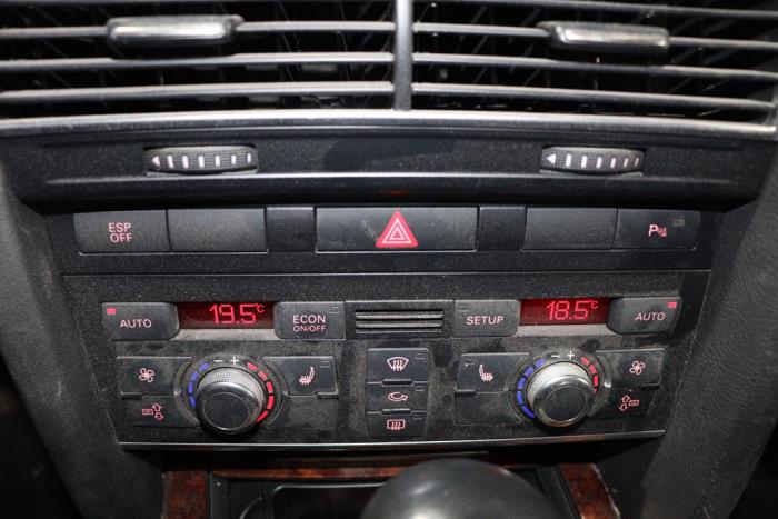 Audi A6 Avant 4.2 V8 40V FSI Quattro Skrotfordon (2006, GRIJS)