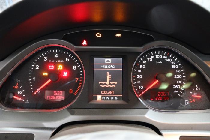 Audi A6 Avant 4.2 V8 40V FSI Quattro Skrotfordon (2006, GRIJS)