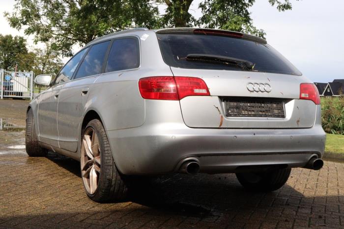 Audi A6 Avant 4.2 V8 40V FSI Quattro Skrotfordon (2006, GRIJS)