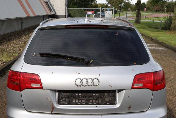 Audi A6 Avant 4.2 V8 40V FSI Quattro Skrotfordon (2006, GRIJS)