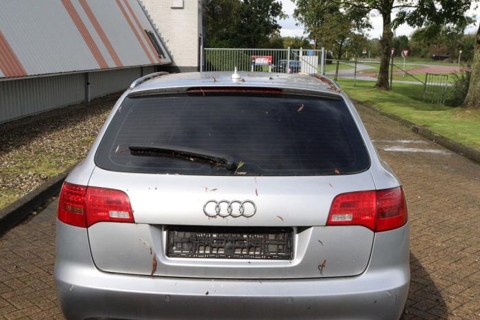 Audi A6 Avant 4.2 V8 40V FSI Quattro Skrotfordon (2006, GRIJS)