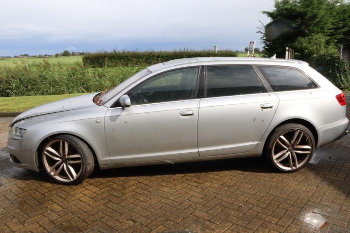 Audi A6 Avant 4.2 V8 40V FSI Quattro Skrotfordon (2006, GRIJS)