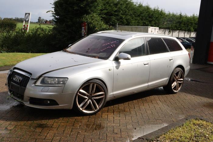 Audi A6 Avant 4.2 V8 40V FSI Quattro Skrotfordon (2006, GRIJS)