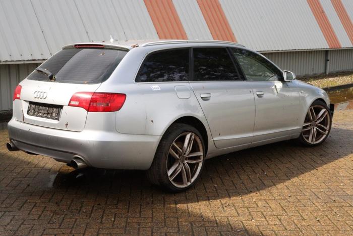 Audi A6 Avant 4.2 V8 40V FSI Quattro Skrotfordon (2006, GRIJS)