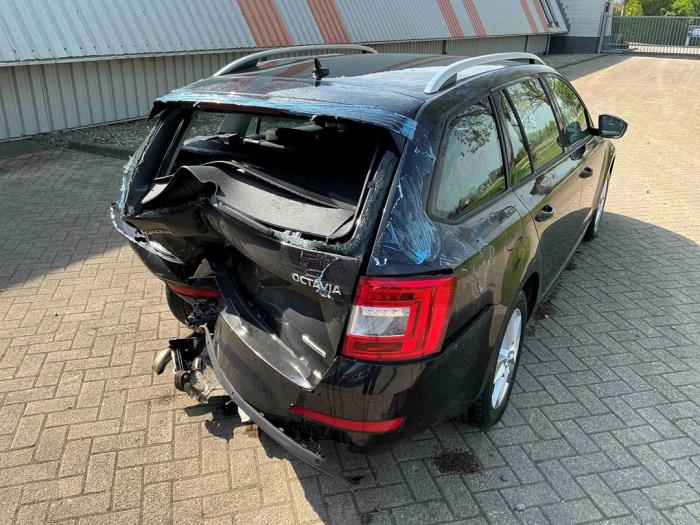 Skoda Octavia Combi 1.6 TDI Greenline 16V Sloopvoertuig (2014, Metallic, Zwart)