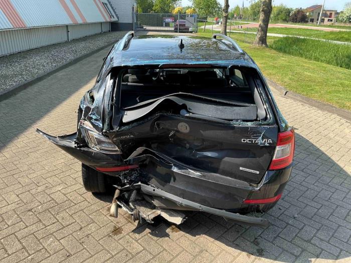 Skoda Octavia Combi 1.6 TDI Greenline 16V Sloopvoertuig (2014, Metallic, Zwart)