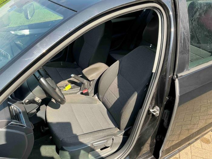 Skoda Octavia Combi 1.6 TDI Greenline 16V Sloopvoertuig (2014, Metallic, Zwart)