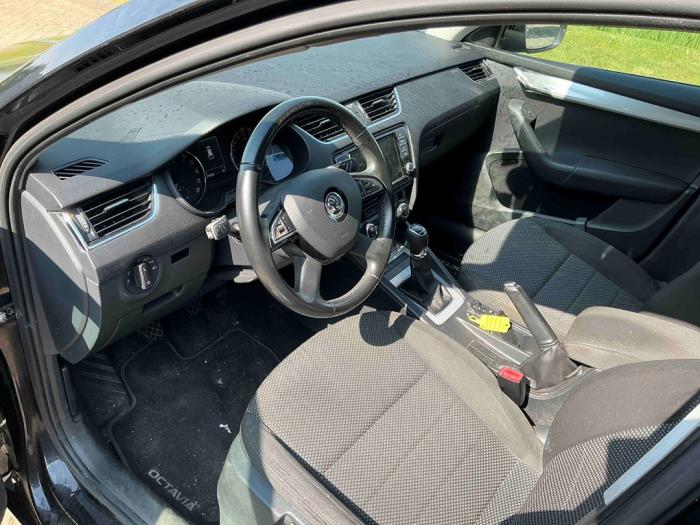 Skoda Octavia Combi 1.6 TDI Greenline 16V Sloopvoertuig (2014, Metallic, Zwart)