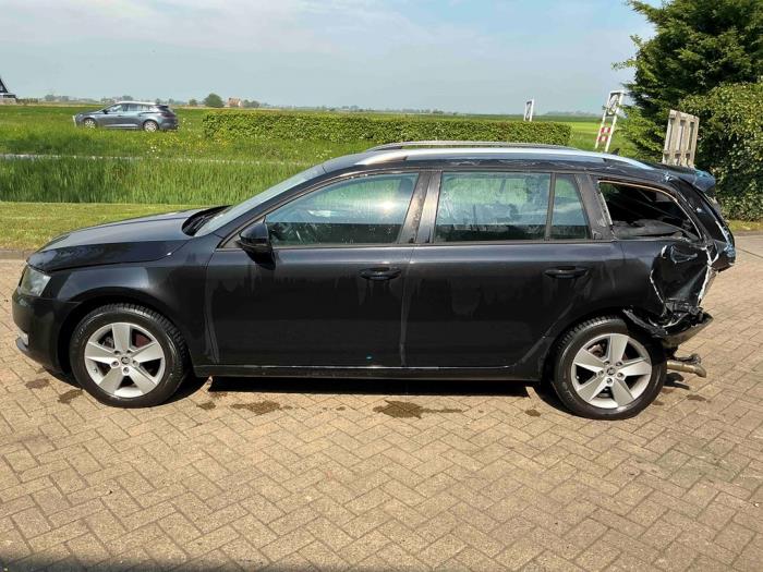 Skoda Octavia Combi 1.6 TDI Greenline 16V Sloopvoertuig (2014, Metallic, Zwart)
