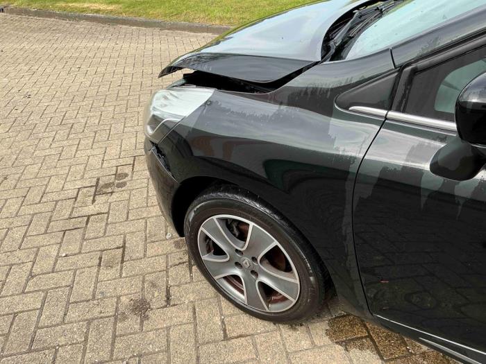 Renault Clio IV Estate/Grandtour 0.9 Energy TCE 12V Skrotfordon (2014, ZWART)