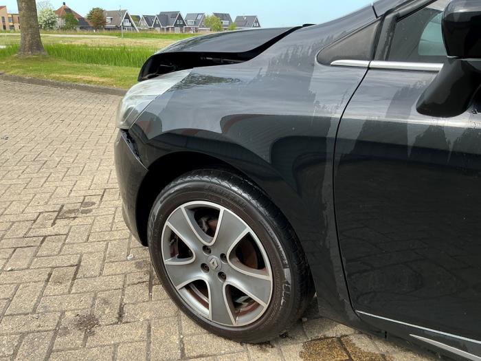 Renault Clio IV Estate/Grandtour 0.9 Energy TCE 12V Skrotfordon (2014, ZWART)