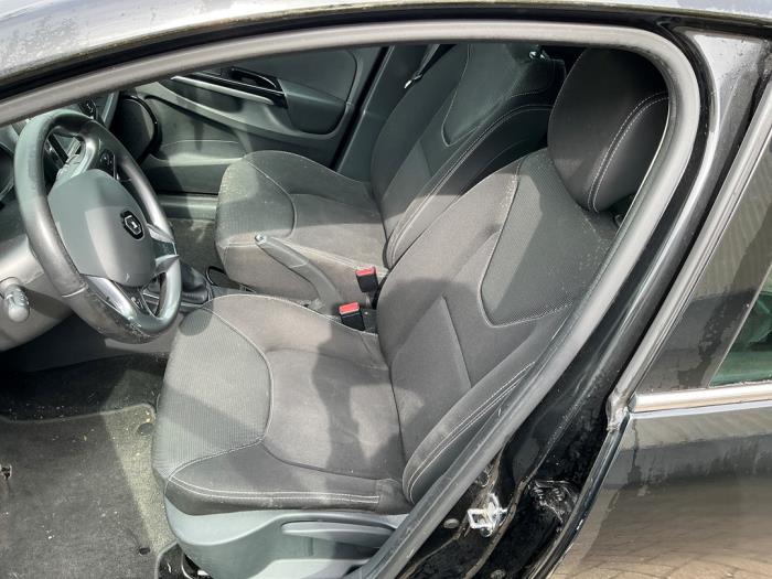 Renault Clio IV Estate/Grandtour 0.9 Energy TCE 12V Skrotfordon (2014, ZWART)