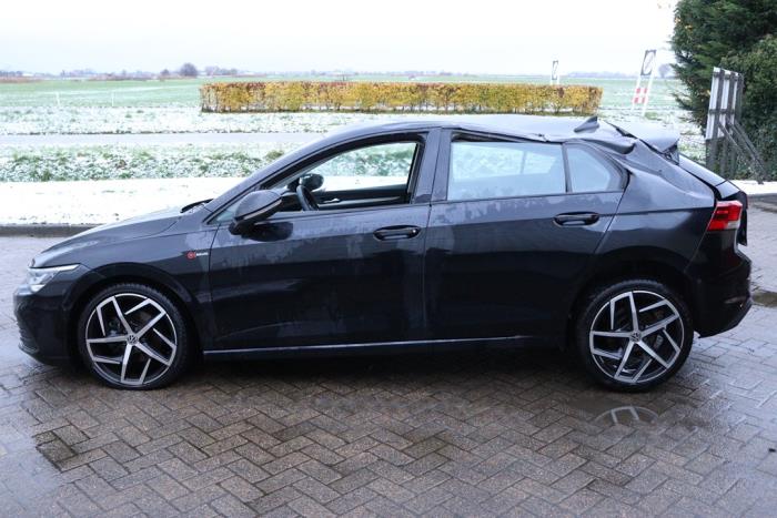 Volkswagen Golf VIII 1.0 TSI 12V Sloopvoertuig (2021, Metallic, Zwart)