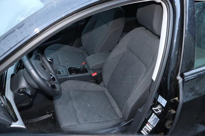 Volkswagen Golf VIII 1.0 TSI 12V Sloopvoertuig (2021, Metallic, Zwart)