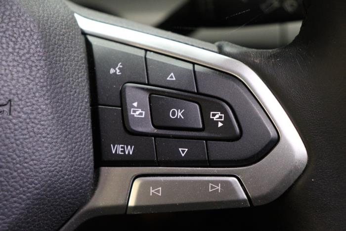 Volkswagen Golf VIII 1.0 TSI 12V Sloopvoertuig (2021, Metallic, Zwart)