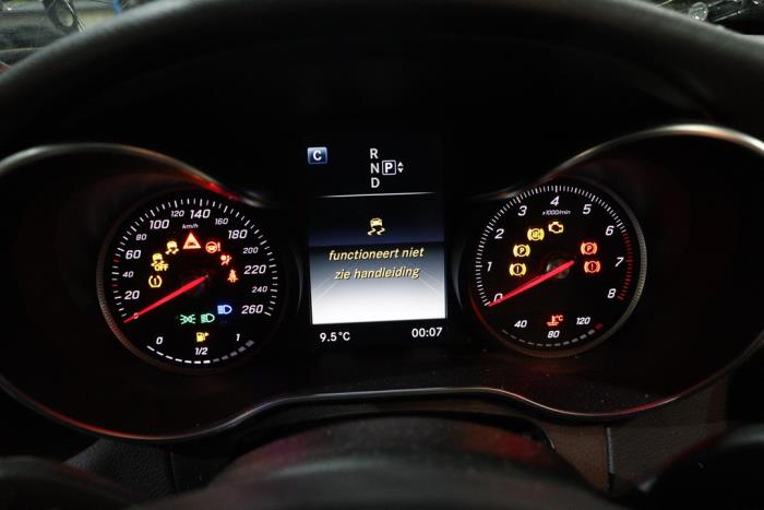 Mercedes C C-180 1.6 16V Skrotfordon (2015, ZILVER METALLIC ZILVER GRIJS)