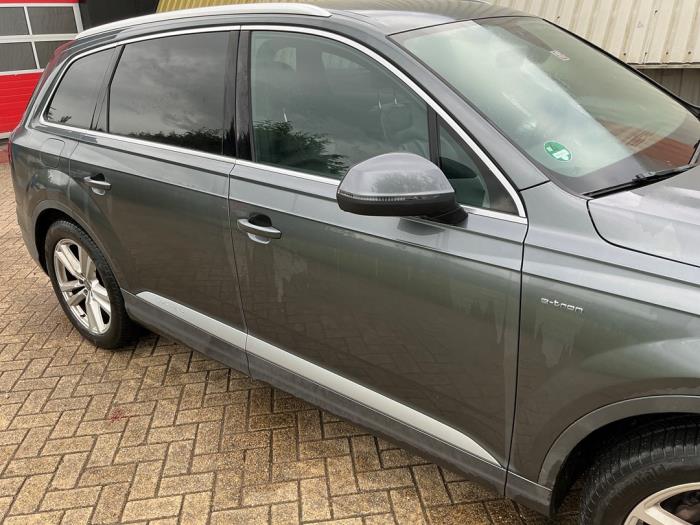 Audi Q7 3.0 TDI V6 24V e-tron plug-in hybrid Skrotfordon (2016, GRIJS METALLIC GRIJS)