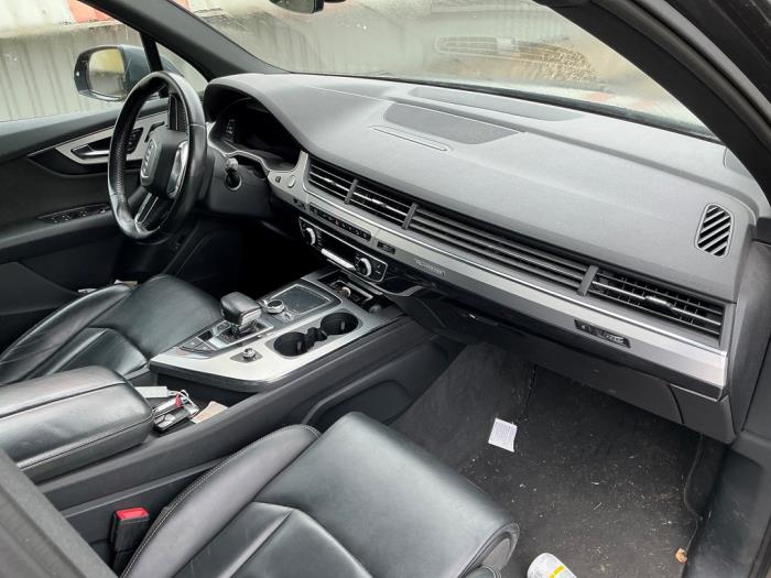 Audi Q7 3.0 TDI V6 24V e-tron plug-in hybrid Skrotfordon (2016, GRIJS METALLIC GRIJS)