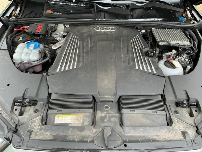 Audi Q7 3.0 TDI V6 24V e-tron plug-in hybrid Skrotfordon (2016, GRIJS METALLIC GRIJS)