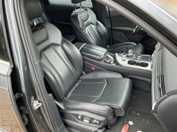 Audi Q7 3.0 TDI V6 24V e-tron plug-in hybrid Skrotfordon (2016, GRIJS METALLIC GRIJS)