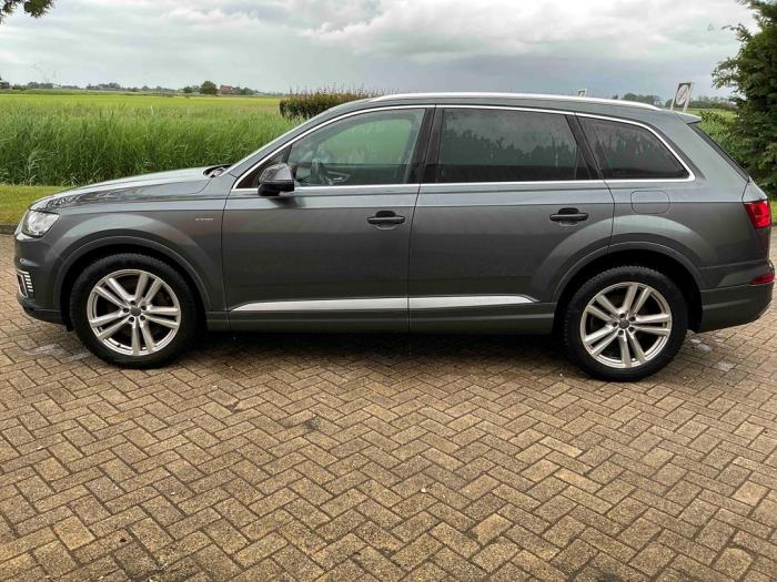 Audi Q7 3.0 TDI V6 24V e-tron plug-in hybrid Skrotfordon (2016, GRIJS METALLIC GRIJS)