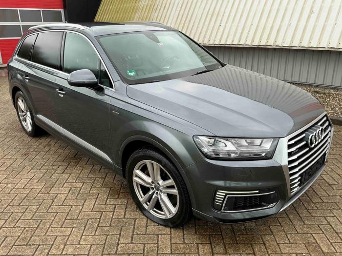 Audi Q7 3.0 TDI V6 24V e-tron plug-in hybrid Skrotfordon (2016, GRIJS METALLIC GRIJS)