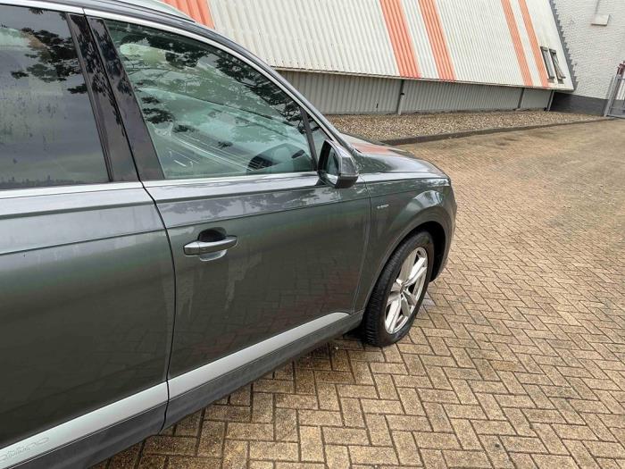 Audi Q7 3.0 TDI V6 24V e-tron plug-in hybrid Skrotfordon (2016, GRIJS METALLIC GRIJS)