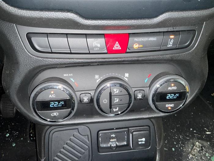 Jeep Renegade 1.4 Multi Air 16V Sloopvoertuig (2017, Metallic, Zilvergrijs)